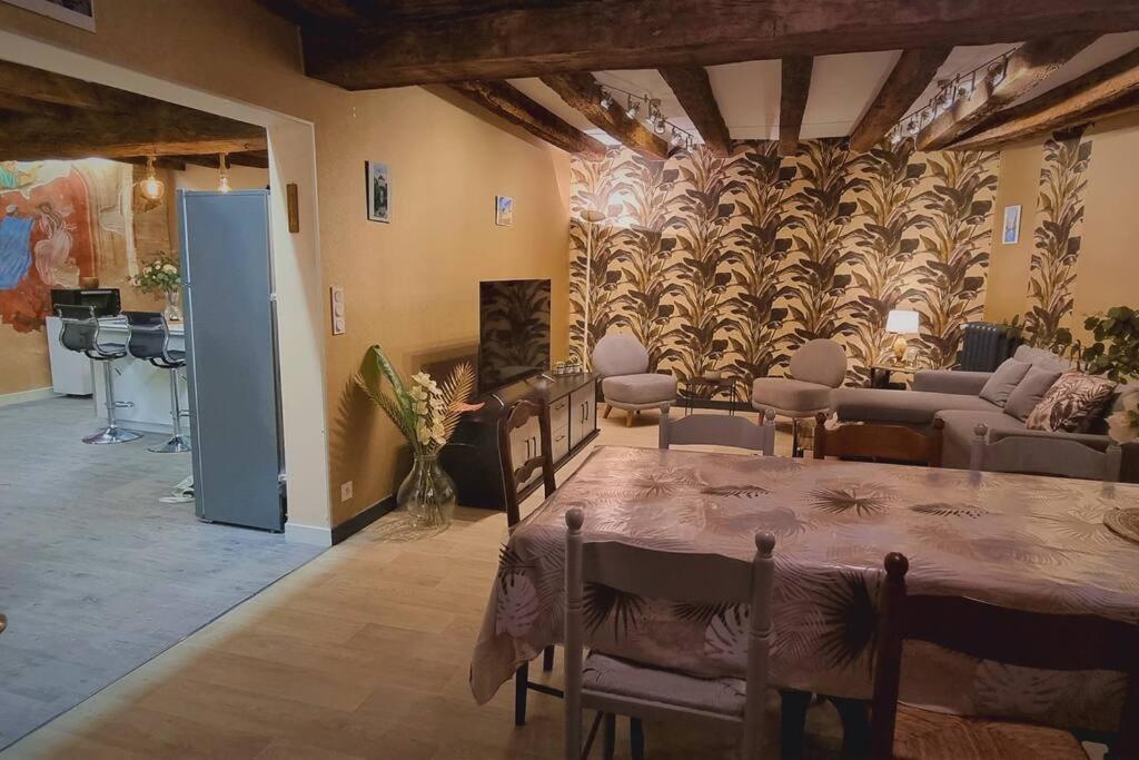 Grand Gite - Le Saint-Chrirtophe Châteauroux Buitenkant foto