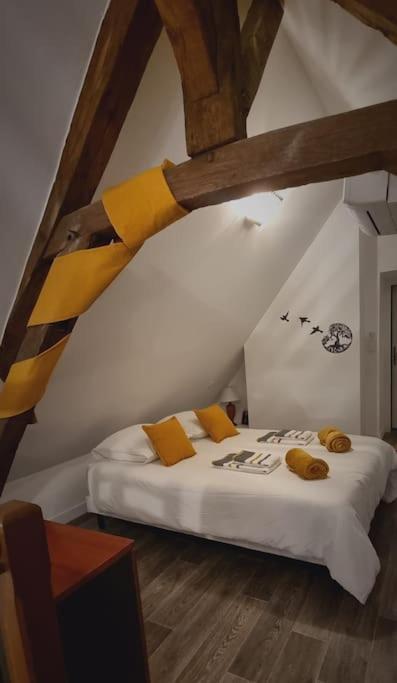 Grand Gite - Le Saint-Chrirtophe Châteauroux Buitenkant foto