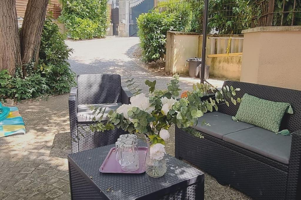 Grand Gite - Le Saint-Chrirtophe Châteauroux Buitenkant foto