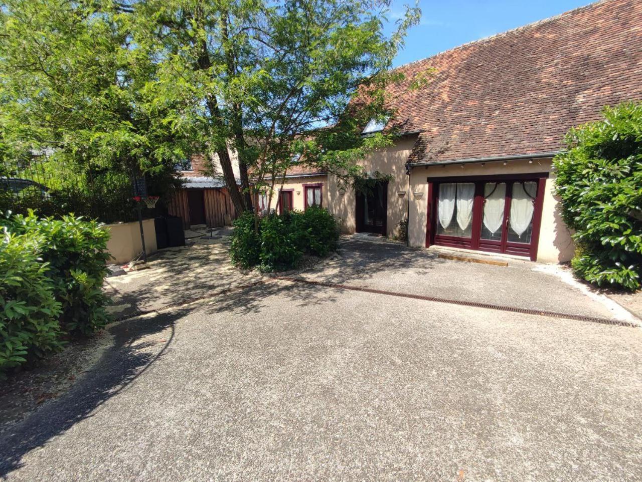 Grand Gite - Le Saint-Chrirtophe Châteauroux Buitenkant foto